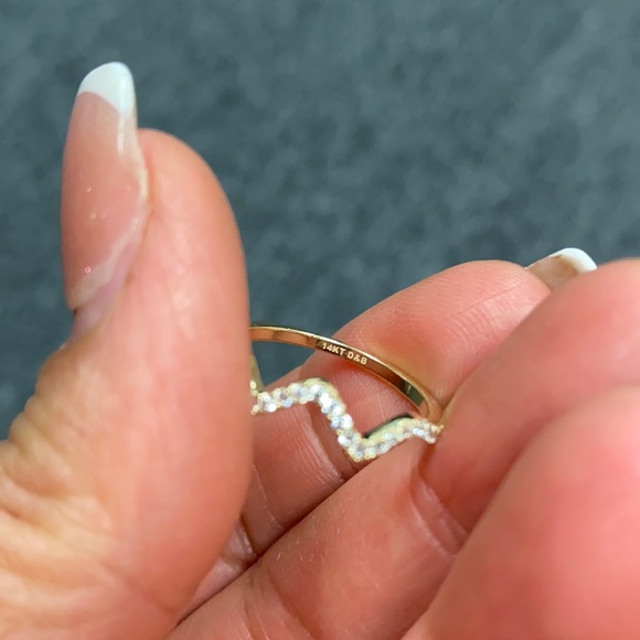New 14K Yellow Gold CZ Unique ring zigzag band - Picture 9 of 9